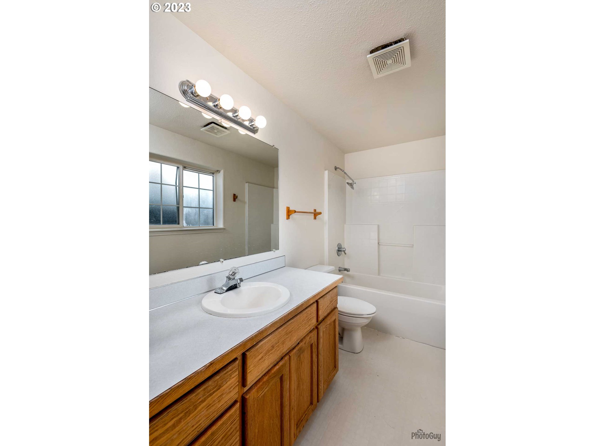 499 South 41st Street Springfield, OR 97478 - Photo 20 of 26 a bathroom with a sink a toilet and a mirror