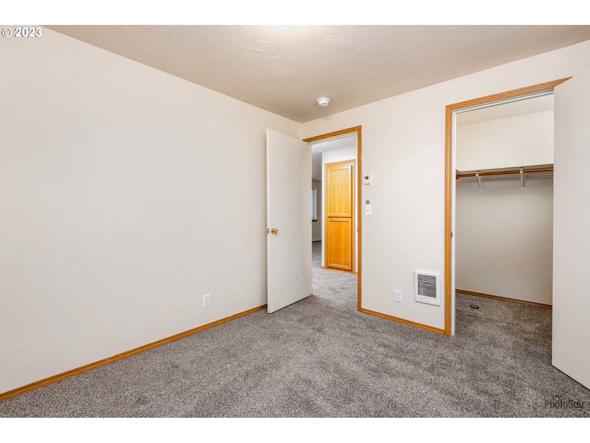 499 South 41st Street Springfield, OR 97478 - Photo 24 of 26 a view of an empty room