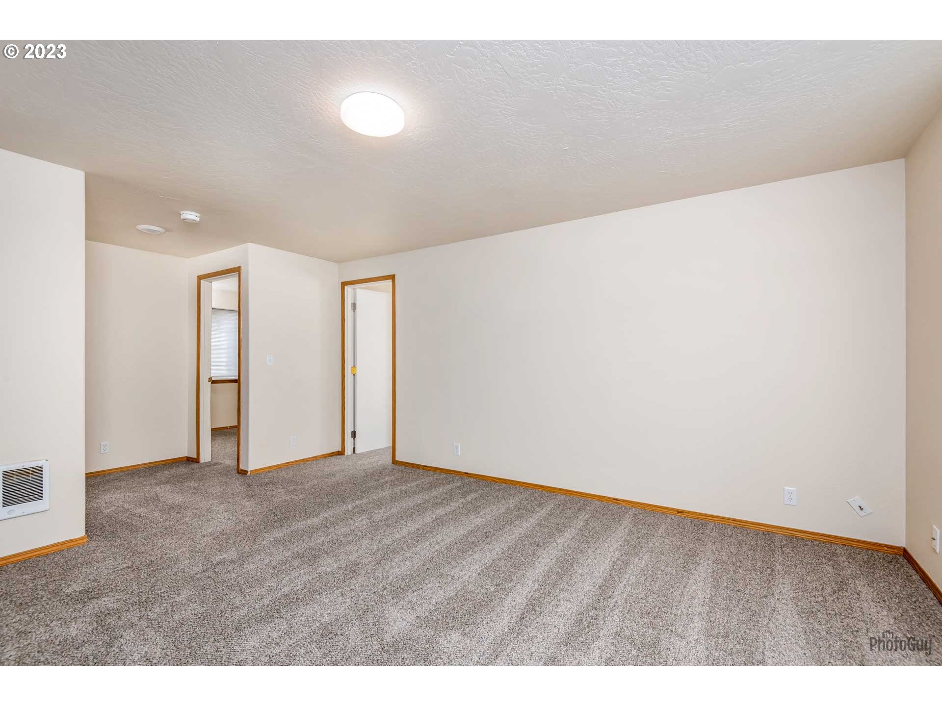 499 South 41st Street Springfield, OR 97478 - Photo 5 of 26 a view of an empty room