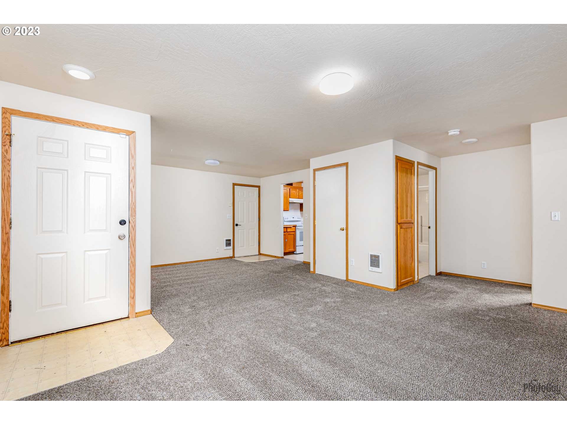 499 South 41st Street Springfield, OR 97478 - Photo 6 of 26