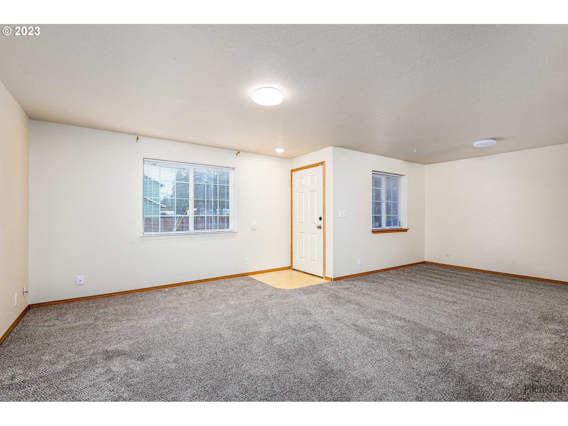 499 South 41st Street Springfield, OR 97478 - Photo 8 of 26 a view of an empty room with a window