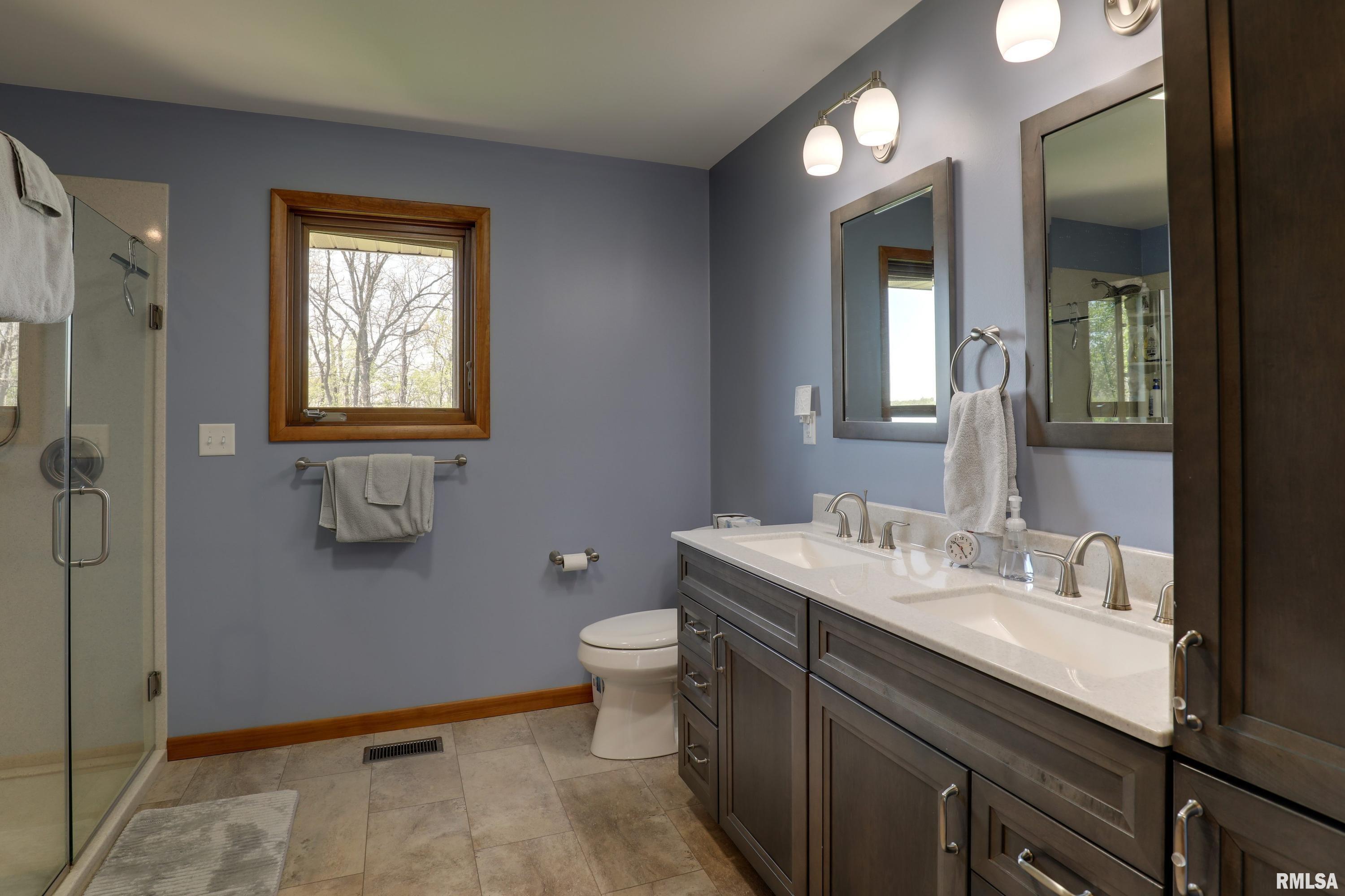 4729 Hidden Cove Road Quincy, IL 62305 - Photo 11 of 18