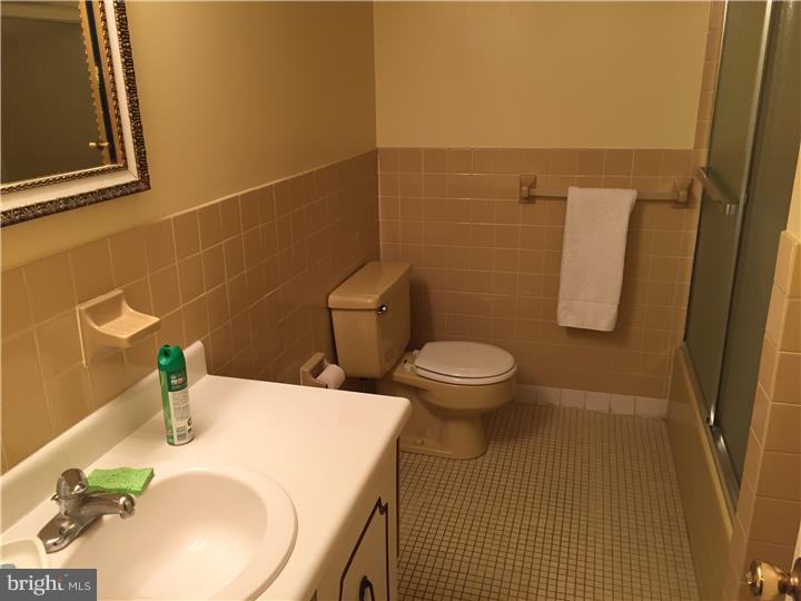 805 Red Lion Road, Unit A7 Philadelphia, PA 19115 - Photo 14 of 21 Bathroom