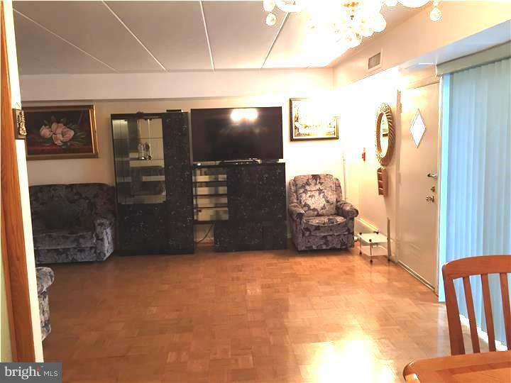 805 Red Lion Road, Unit A7 Philadelphia, PA 19115 - Photo 8 of 21 Living Room