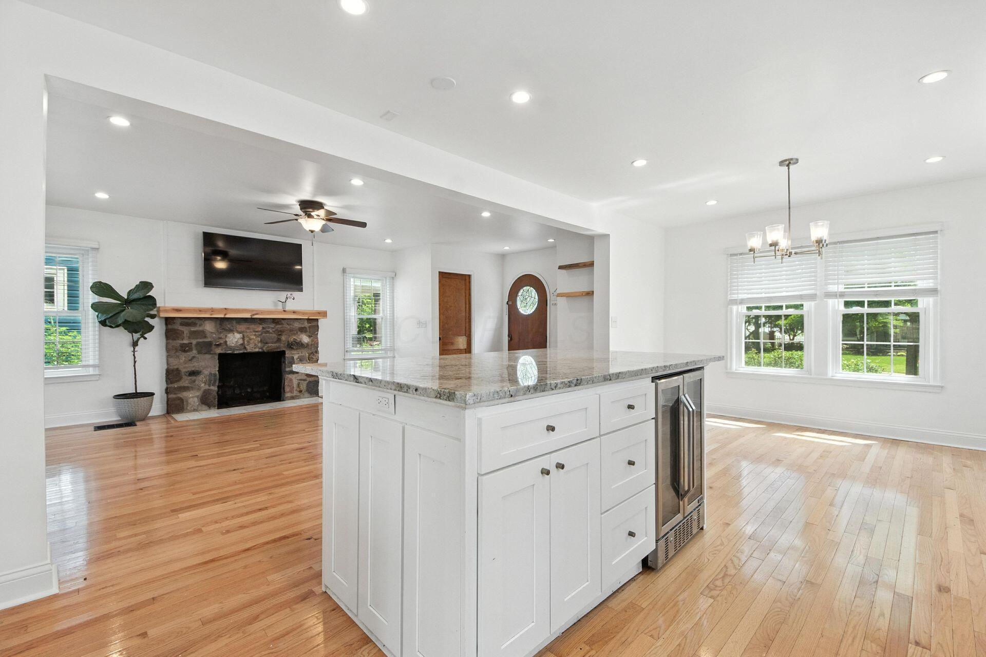 933 Vernon Road Columbus, OH 43209 - Photo 17 of 55 Kitchen Islan