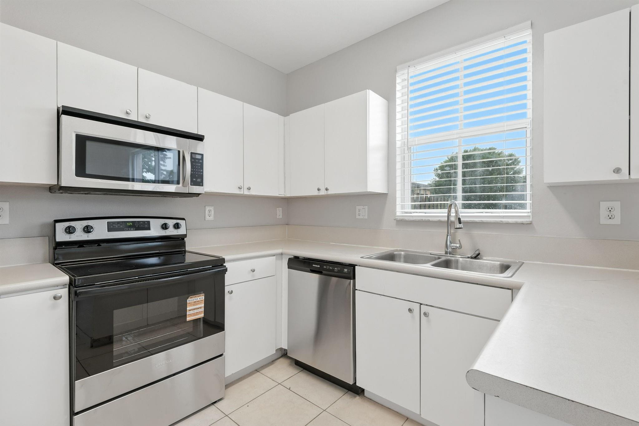 27400 Southwest 138th Path Homestead, FL 33032 - Photo 8 of 38 Photo 8