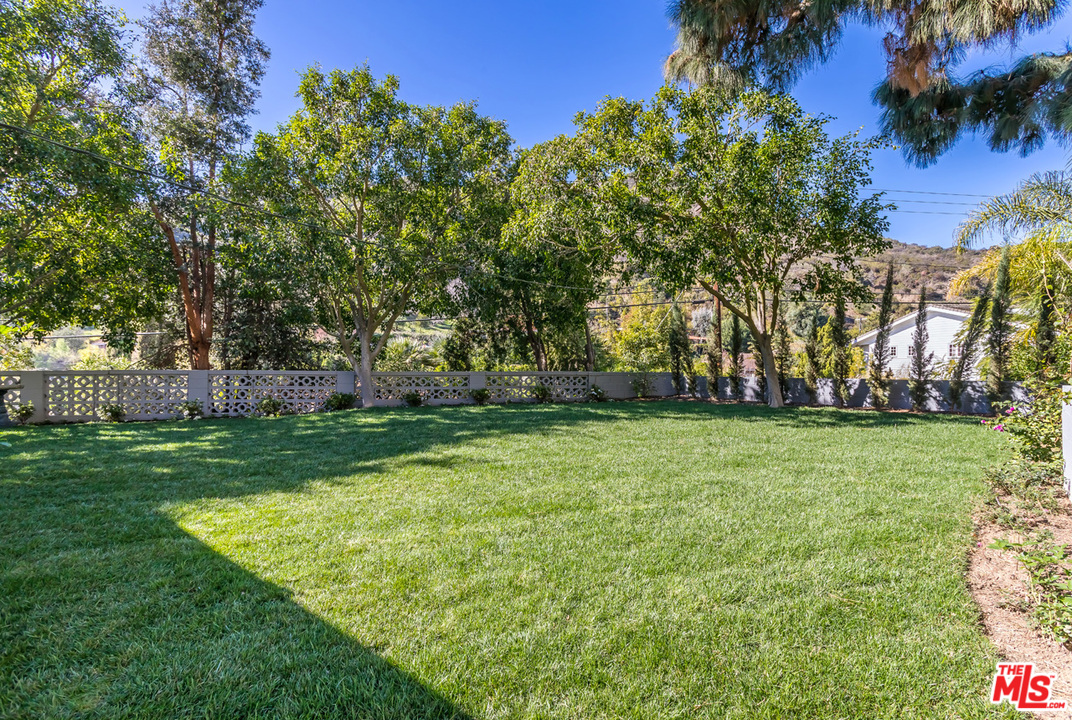 9767 Beth Place Beverly Hills, CA 90210 - Photo 6 of 33