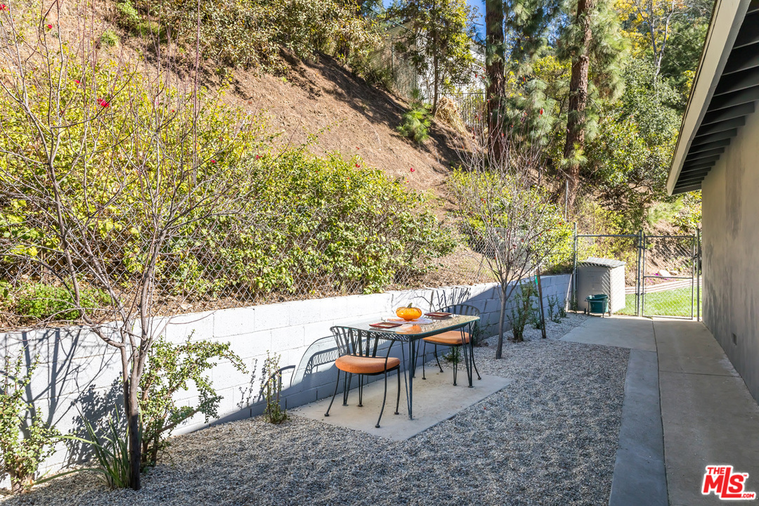 9767 Beth Place Beverly Hills, CA 90210 - Photo 8 of 33 a backyard of a house with table and chairs