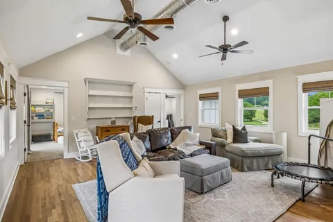 $900,000 | 1765 Theta Pike, Columbia, TN 38401