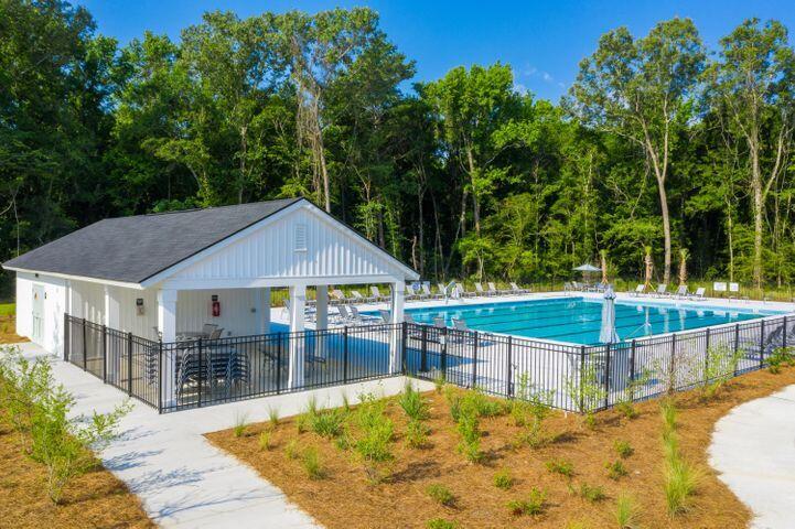 418 Minim Street Charleston, SC 29414 - Photo 21 of 23 Grand Bees amenity 6