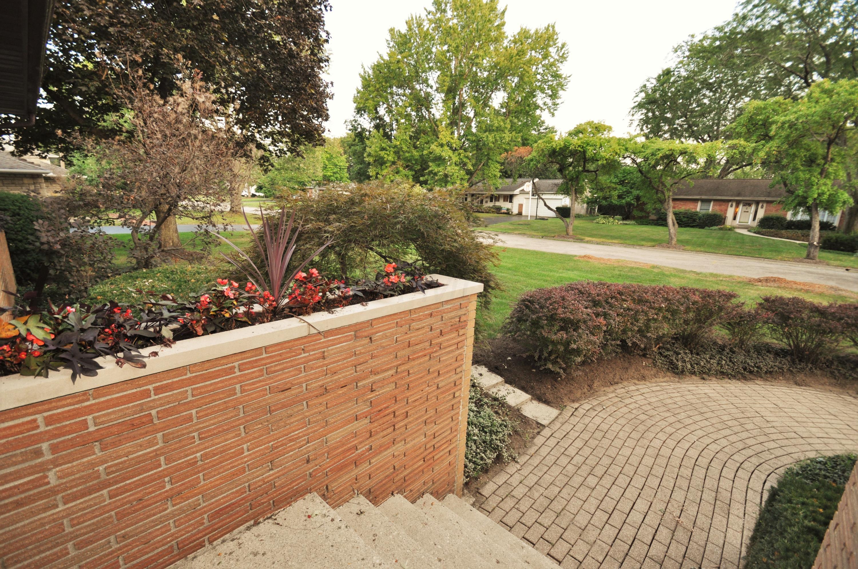 2114 Middlesex Road Columbus, OH 43220 - Photo 4 of 38