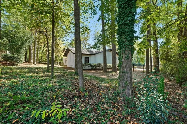 a view of a yard in front of house