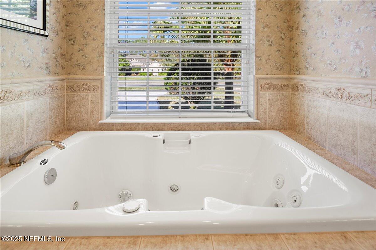 9919 Blakeford Mill Road Jacksonville, FL 32256 - Photo 32 of 88 Jacuzzi tub