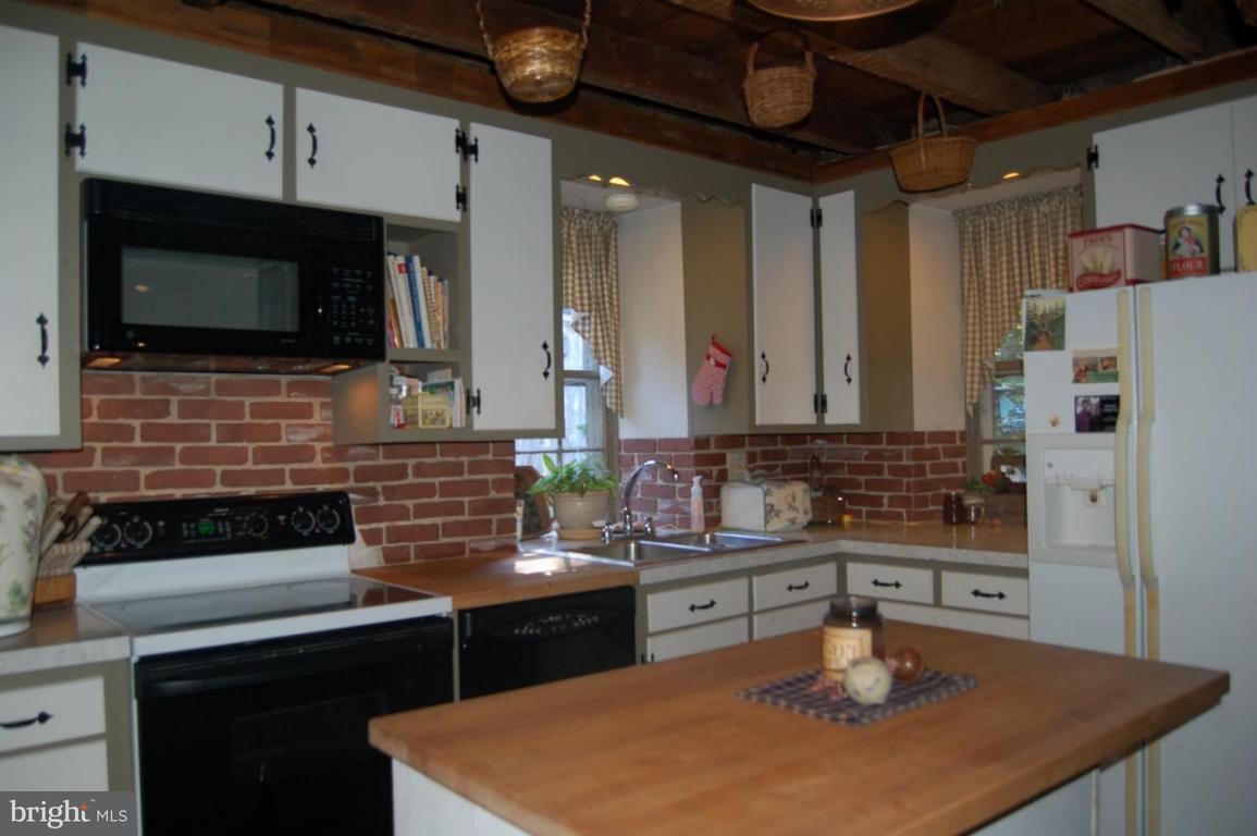 2551 Camp Road Manheim, PA 17545 - Photo 4 of 32