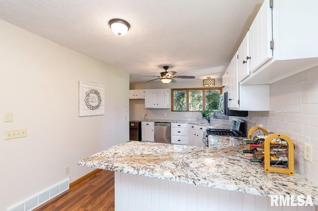 17612 River Road North Cordova, IL 61242 - Photo 11 of 36 Gallery Image 11