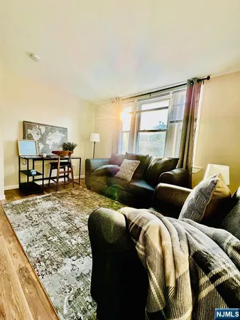 $1,850 | 138 Park Avenue, East Rutherford, NJ 07073