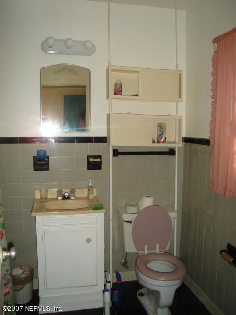 2326 Broward Road Jacksonville, FL 32218 - Photo 5 of 8 Main Bathroom