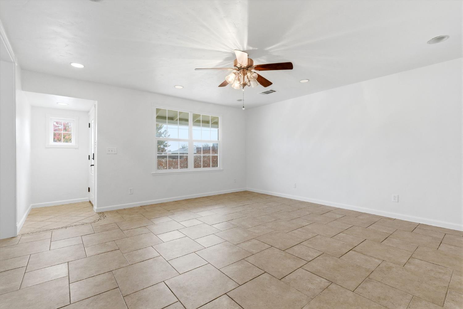 2111 Carter Way Hanford, CA 93230 - Photo 18 of 68