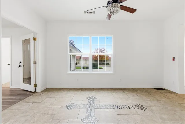 $385,000 | 2111 Carter Way, Hanford, CA 93230