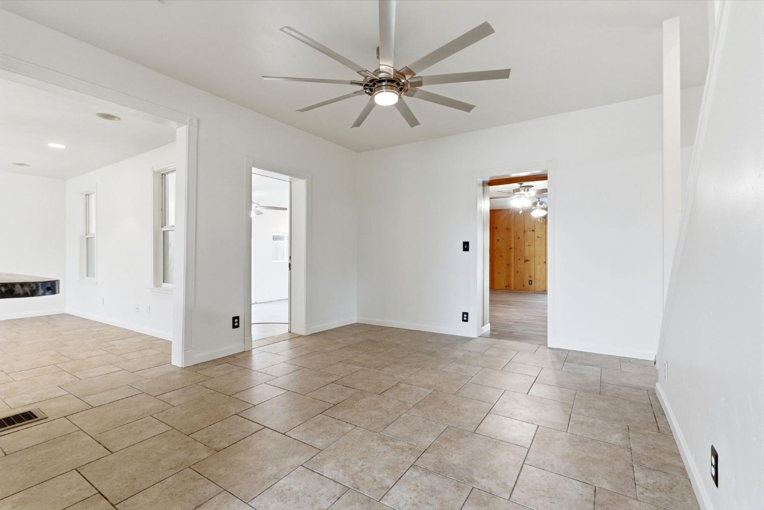 2111 Carter Way Hanford, CA 93230 - Photo 26 of 68