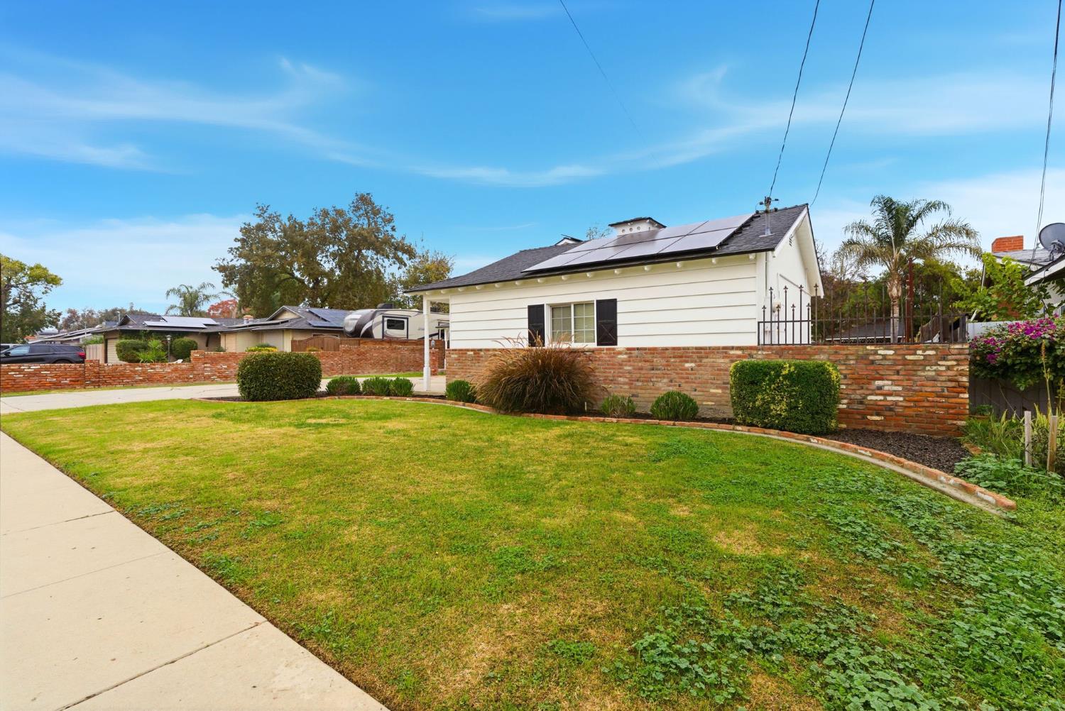 2111 Carter Way Hanford, CA 93230 - Photo 4 of 68