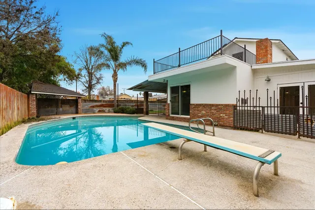 $385,000 | 2111 Carter Way, Hanford, CA 93230