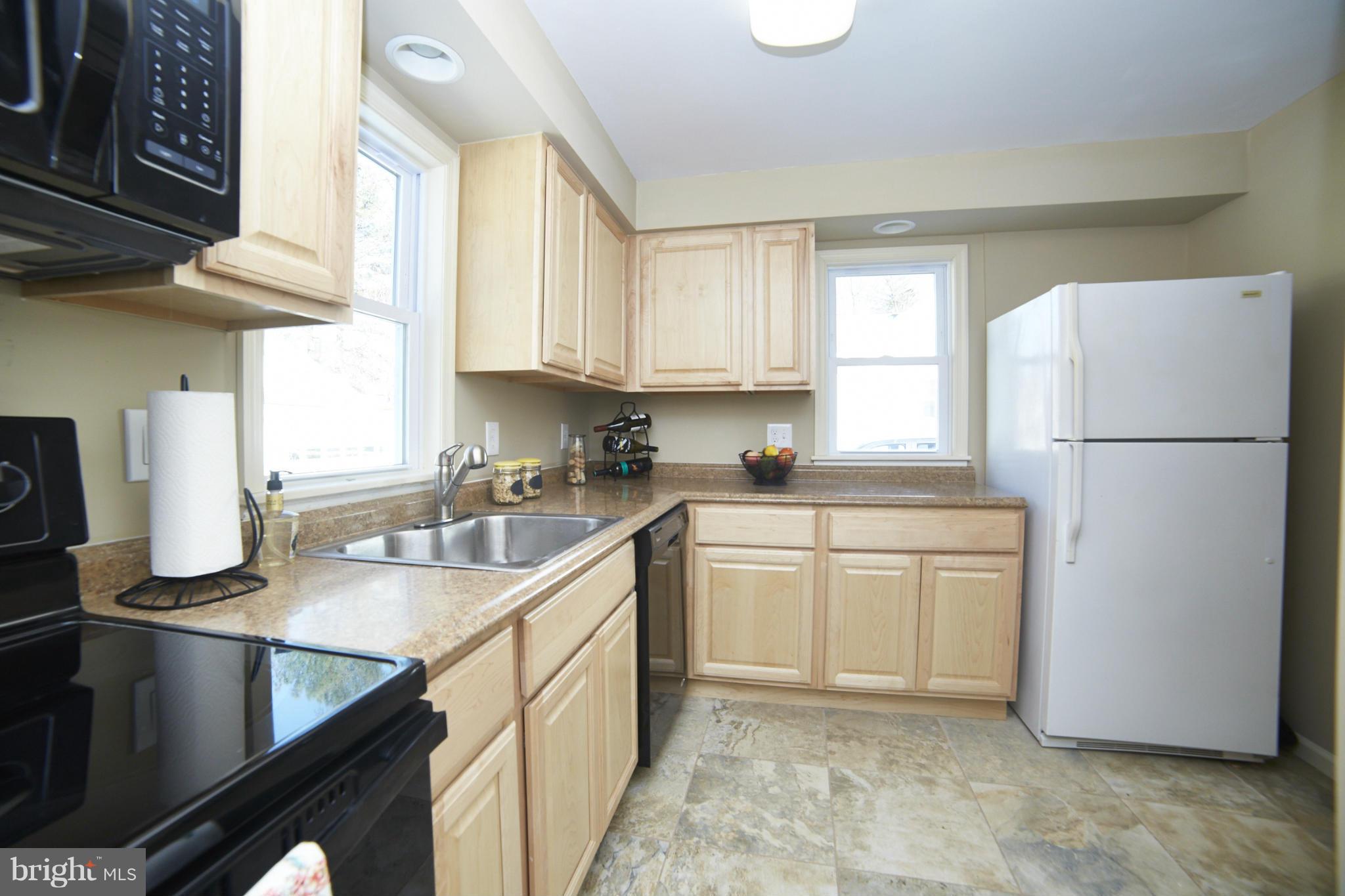 1616 Middleborough Road Baltimore, MD 21221 - Photo 16 of 30 Kitchen