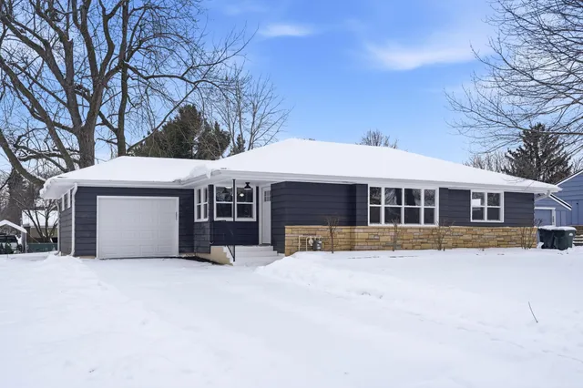 $380,000 | 20685 Holiday Avenue, Lakeville, MN 55044