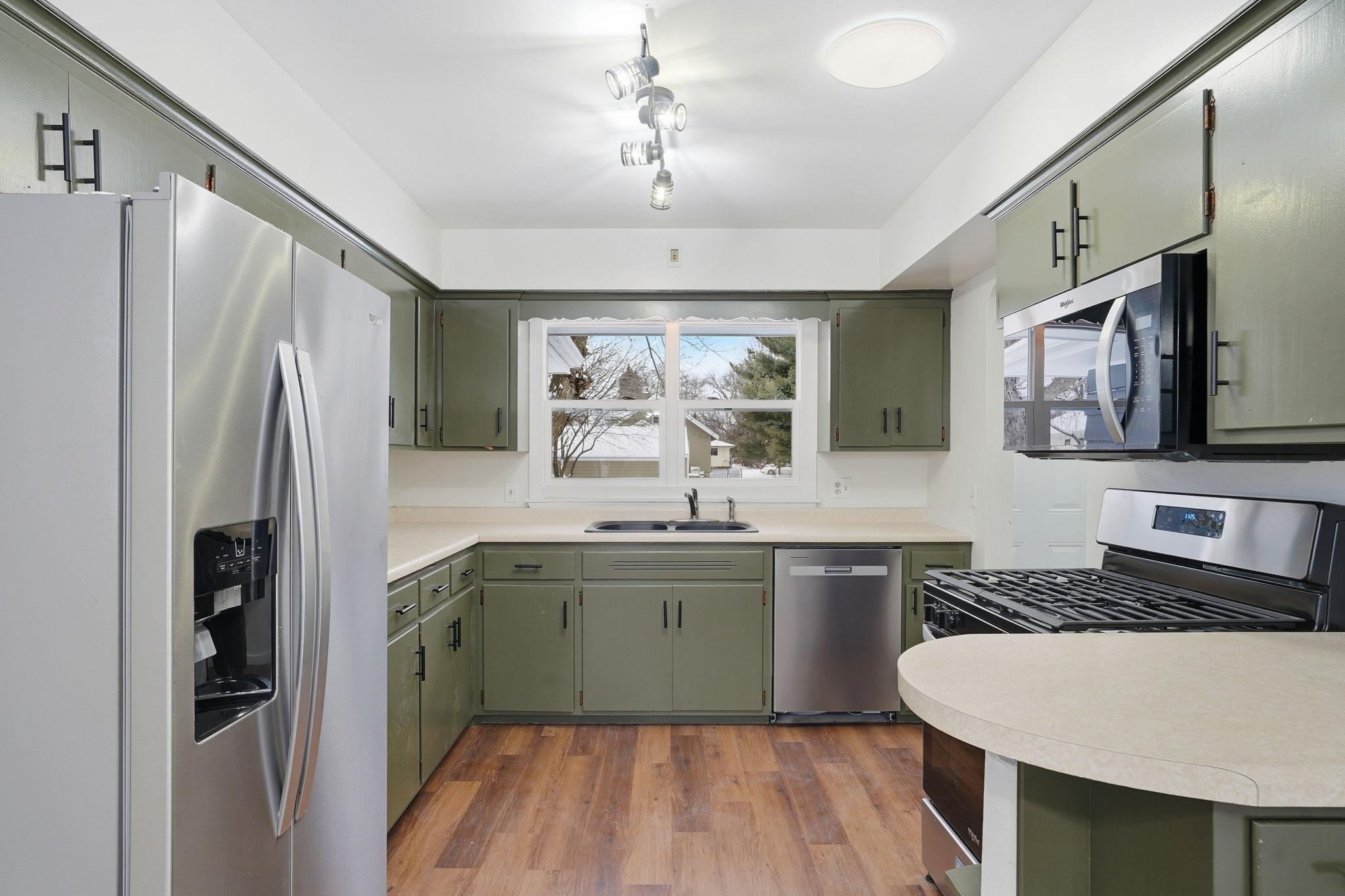 20685 Holiday Avenue Lakeville, MN 55044 - Photo 5 of 29