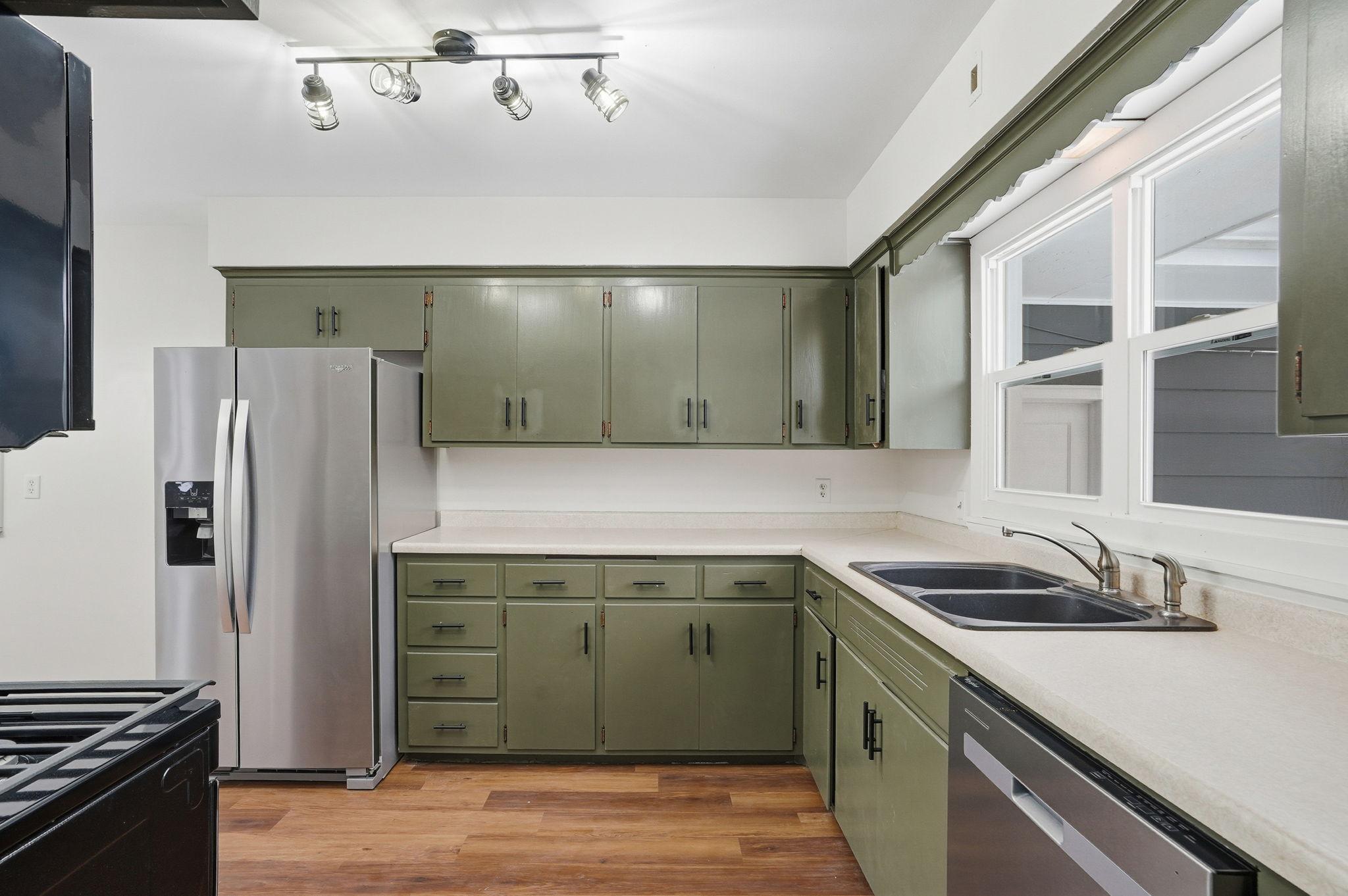 20685 Holiday Avenue Lakeville, MN 55044 - Photo 7 of 29