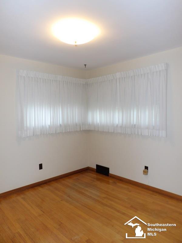 26215 Allen Road Woodhaven, MI 48183 - Photo 33 of 38