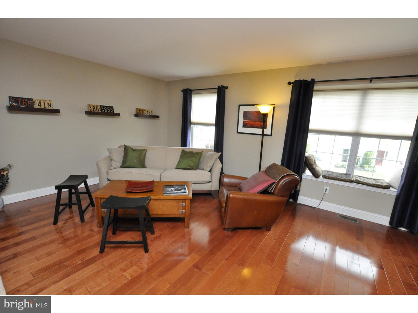 154 Castleton Road Delran, NJ 08075 - Photo 7 of 24 Living Room