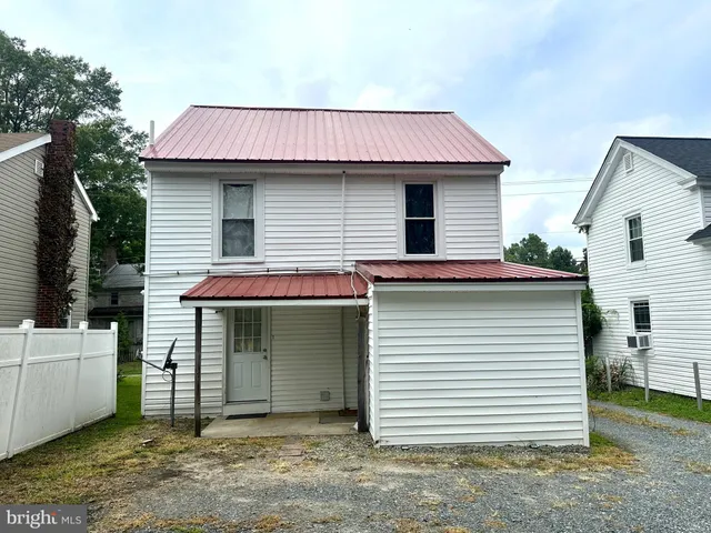 a view of a house with a garage