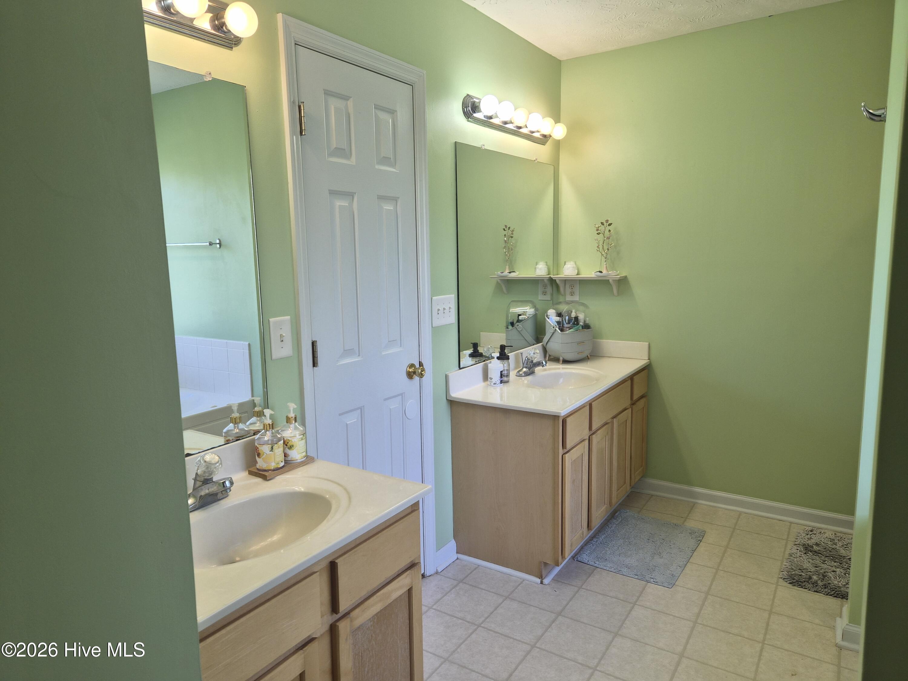 228 Rutherford Way Jacksonville, NC 28540 - Photo 12 of 25 20260504_162036