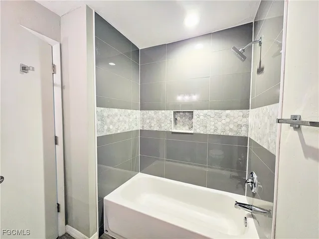 $1,650 | 523 Southeast 24th Avenue, Unit A, Cape Coral, FL 33990