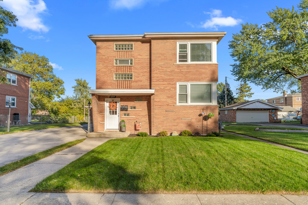 10537 Austin Avenue Chicago Ridge, IL 60415 - Photo 1 of 32 Gallery Image 1