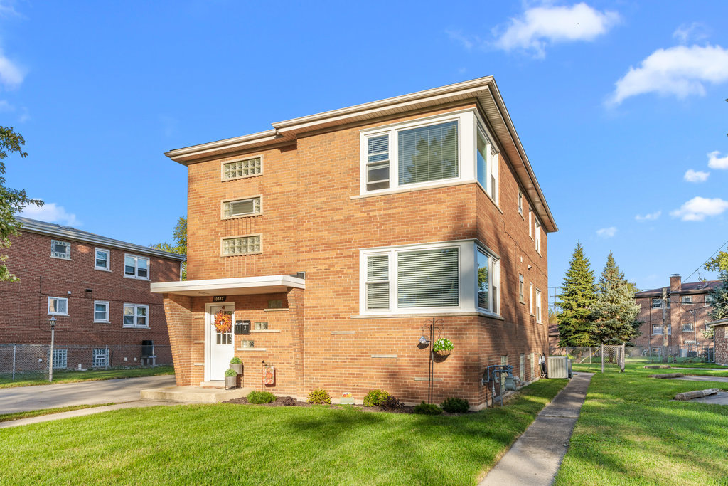 10537 Austin Avenue Chicago Ridge, IL 60415 - Photo 2 of 32 Gallery Image 2