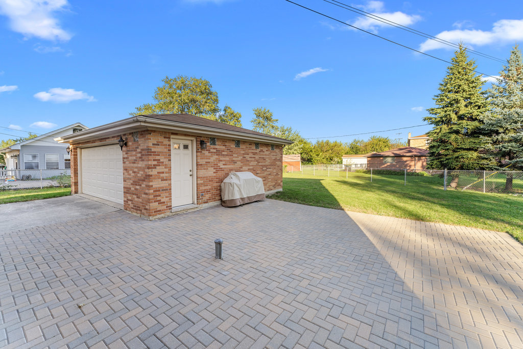 10537 Austin Avenue Chicago Ridge, IL 60415 - Photo 27 of 32 Gallery Image 27