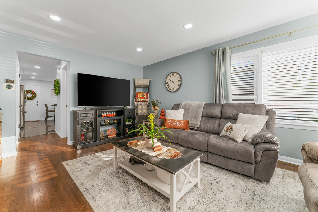 10537 Austin Avenue Chicago Ridge, IL 60415 - Photo 6 of 32 Gallery Image 6