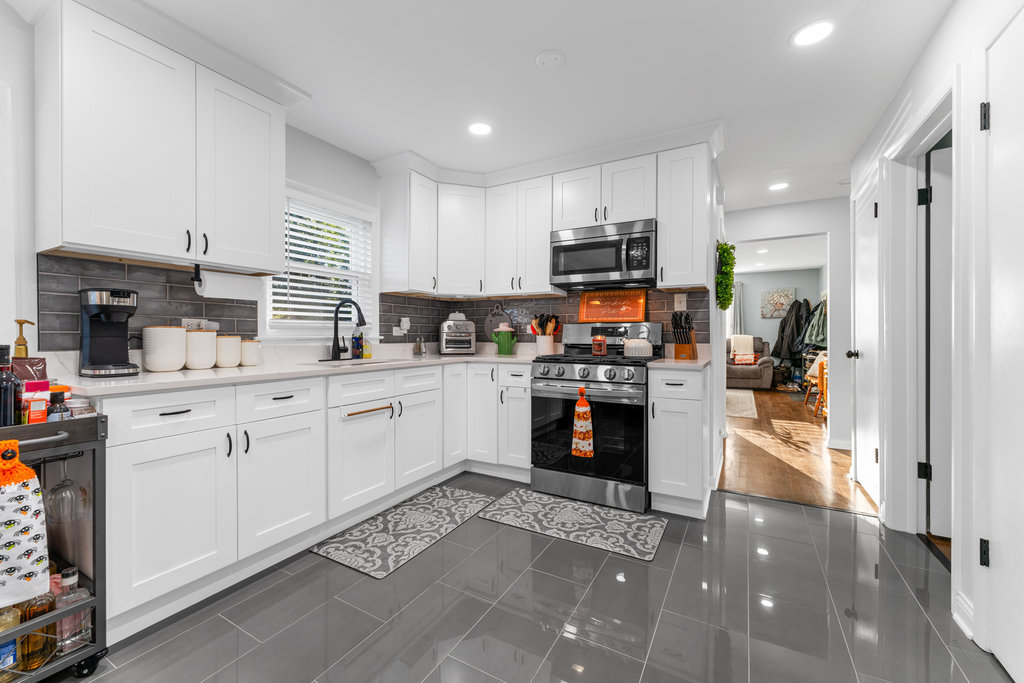 10537 Austin Avenue Chicago Ridge, IL 60415 - Photo 7 of 32 Gallery Image 7