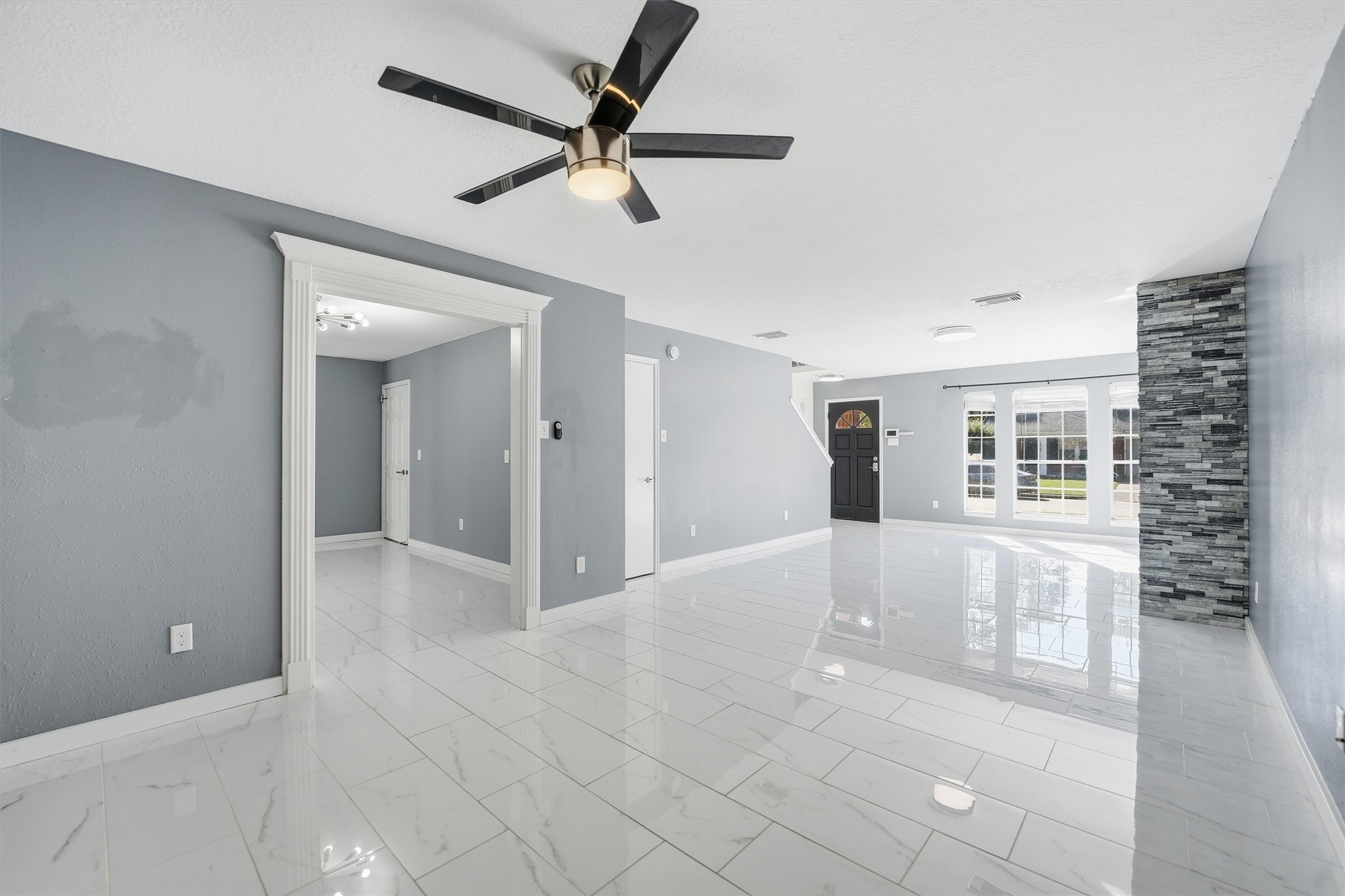 18385 Ten Oaks Court Porter, TX 77365 - Photo 7 of 31 a view of a livingroom with a ceiling fan and window