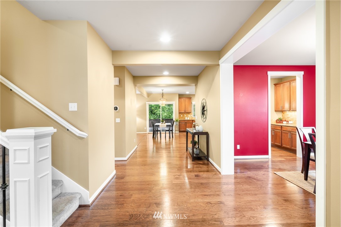 2202 Jones Avenue Northeast Renton, WA 98056 - Photo 3 of 25 Gallery Image 3