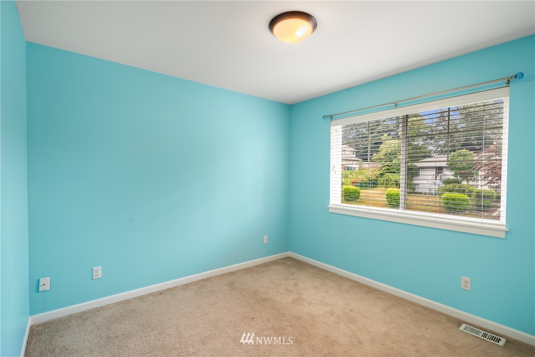 2202 Jones Avenue Northeast Renton, WA 98056 - Photo 22 of 25 Gallery Image 22