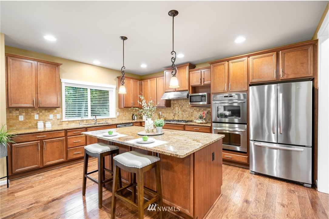 2202 Jones Avenue Northeast Renton, WA 98056 - Photo 4 of 25 Gallery Image 4
