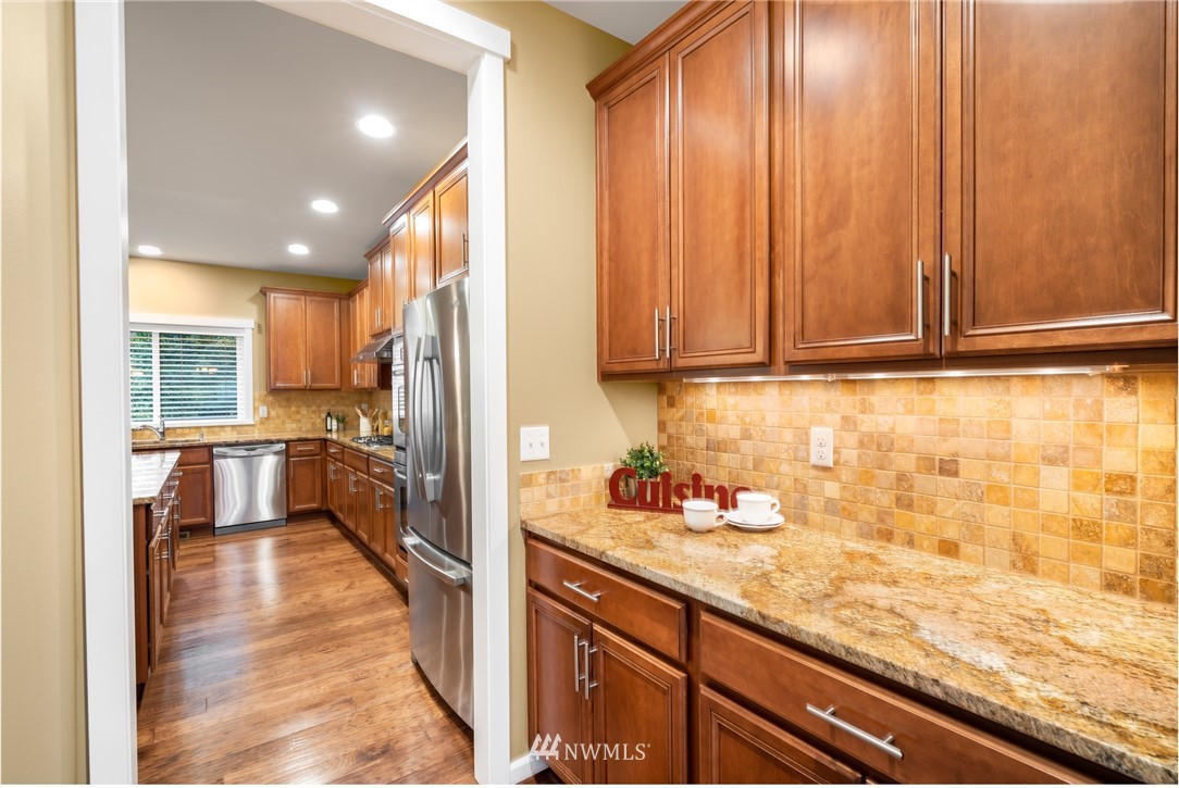2202 Jones Avenue Northeast Renton, WA 98056 - Photo 10 of 25 Gallery Image 10