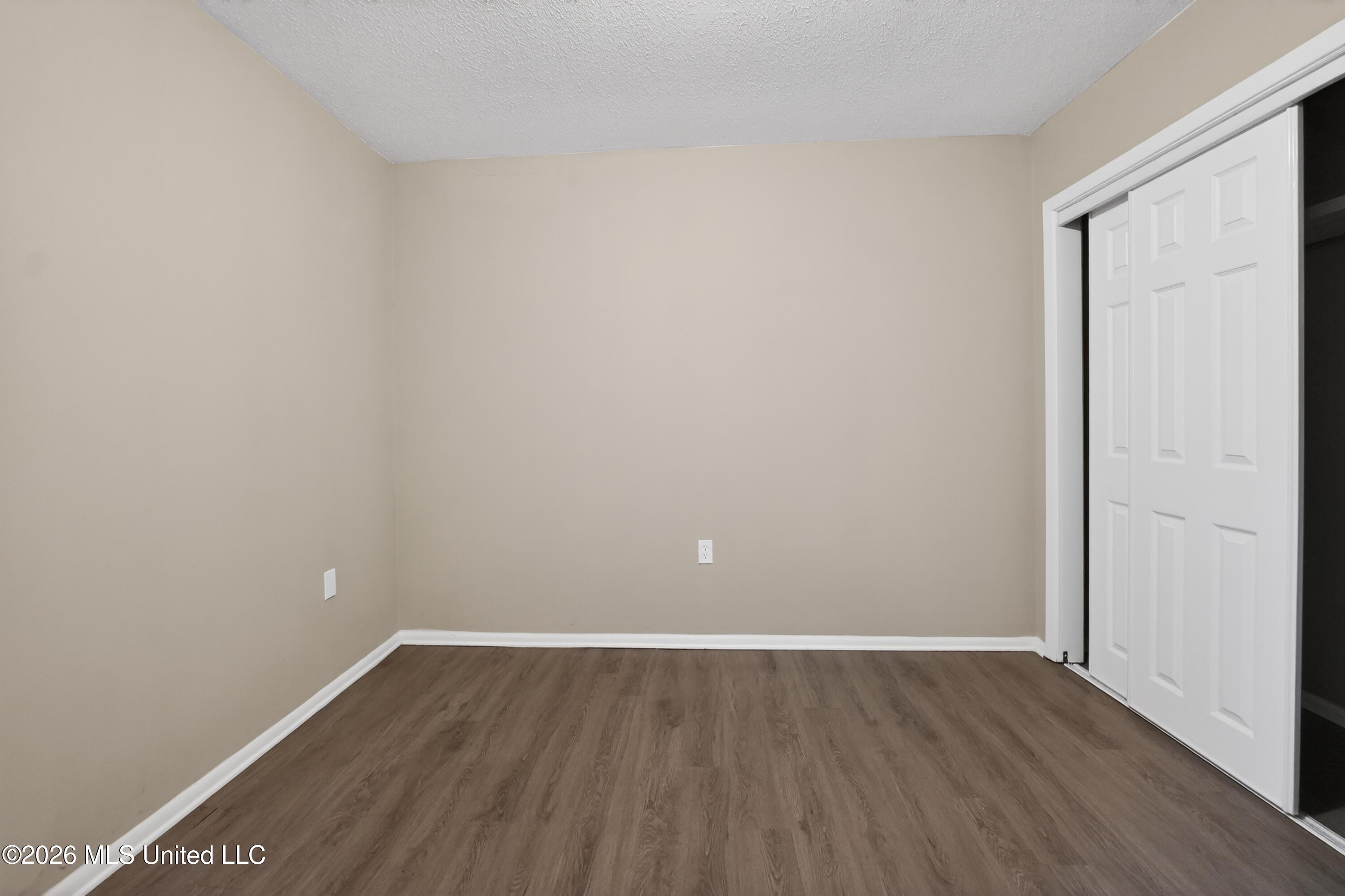 620 Queen Circle Jackson, MS 39209 - Photo 32 of 43 32_620_Queen_Cir-Bedroom-6527