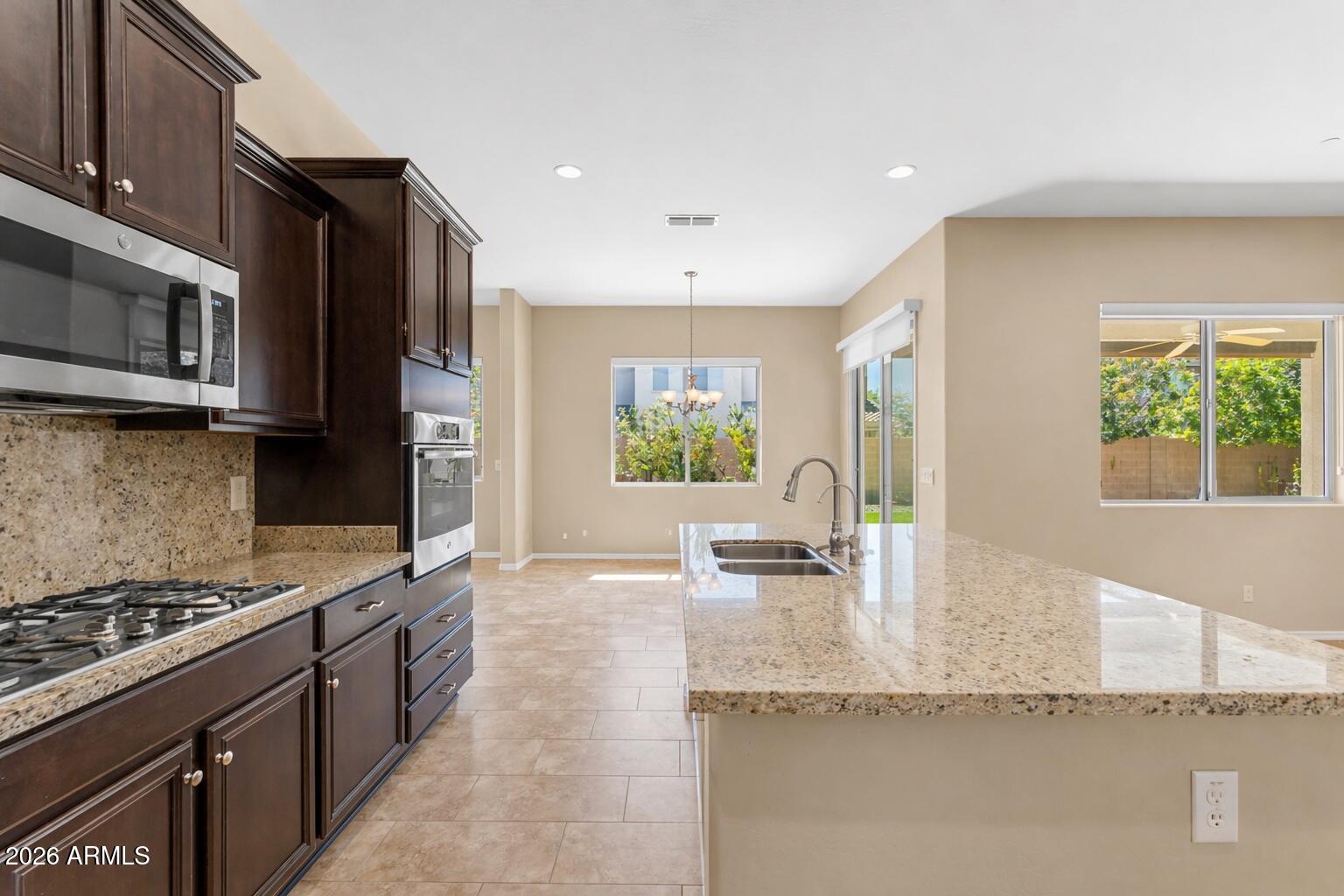 2827 East Muirfield Street Gilbert, AZ 85298 - Photo 9 of 55 Kitchen : Dinning