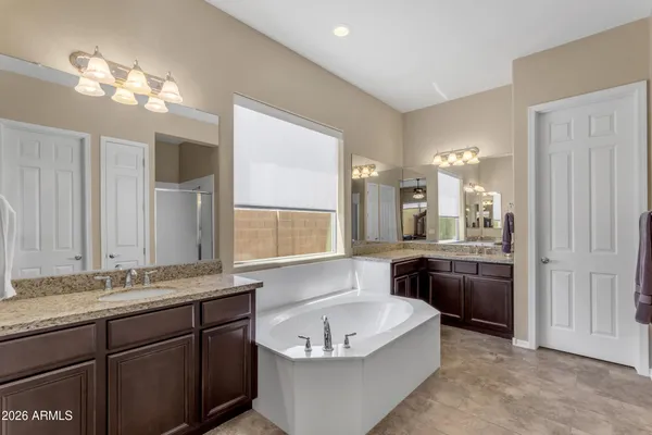 $715,000 | 2827 East Muirfield Street, Gilbert, AZ 85298