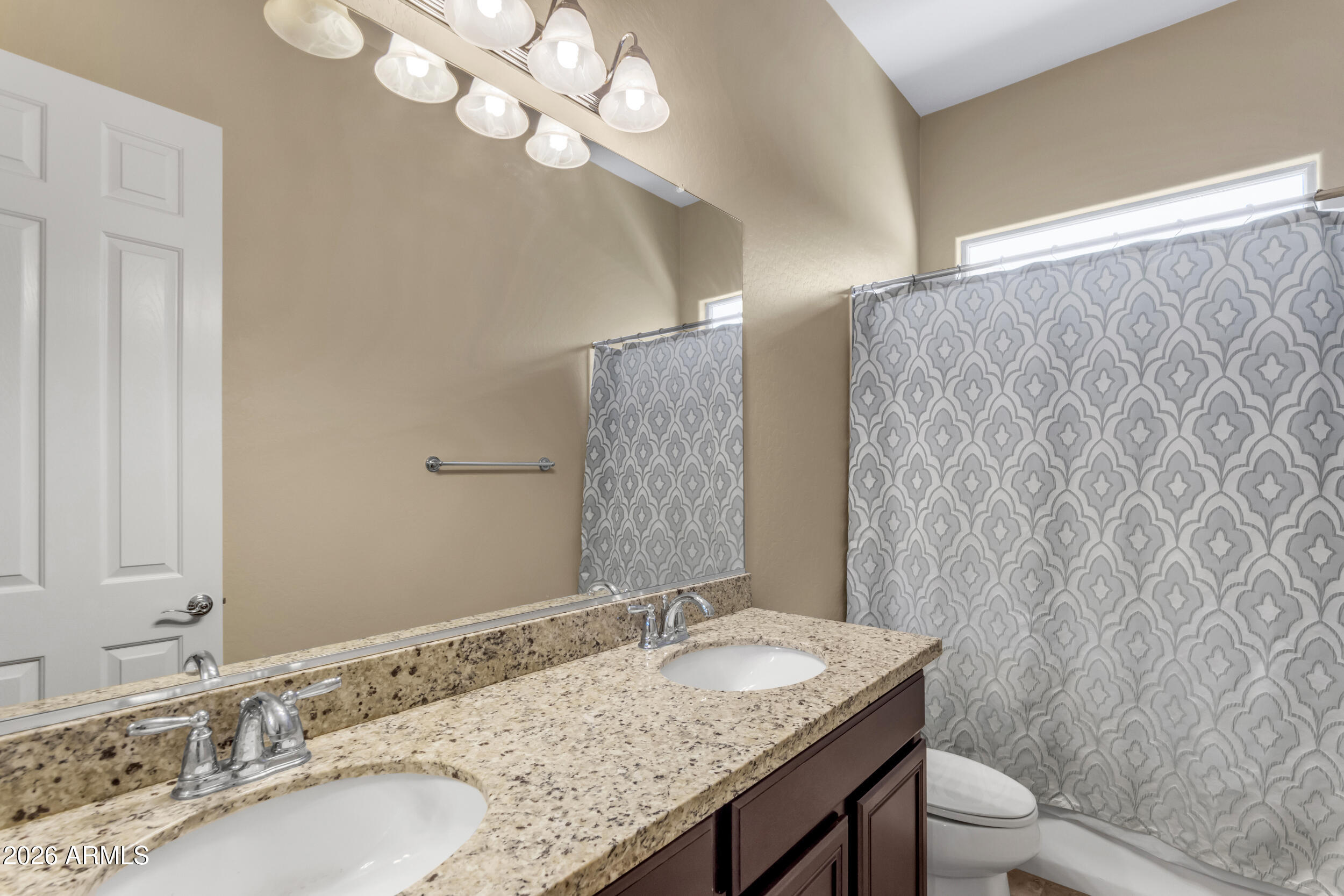 2827 East Muirfield Street Gilbert, AZ 85298 - Photo 30 of 55 Guest bathroom