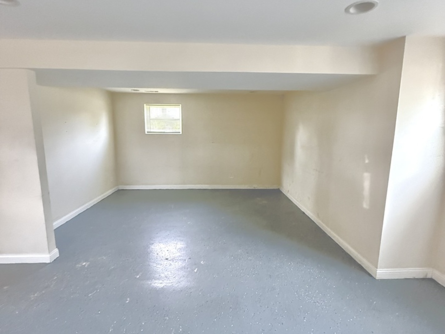 8356 South 78th Avenue Bridgeview, IL 60455 - Photo 27 of 39 a view of room with hardwood floor
